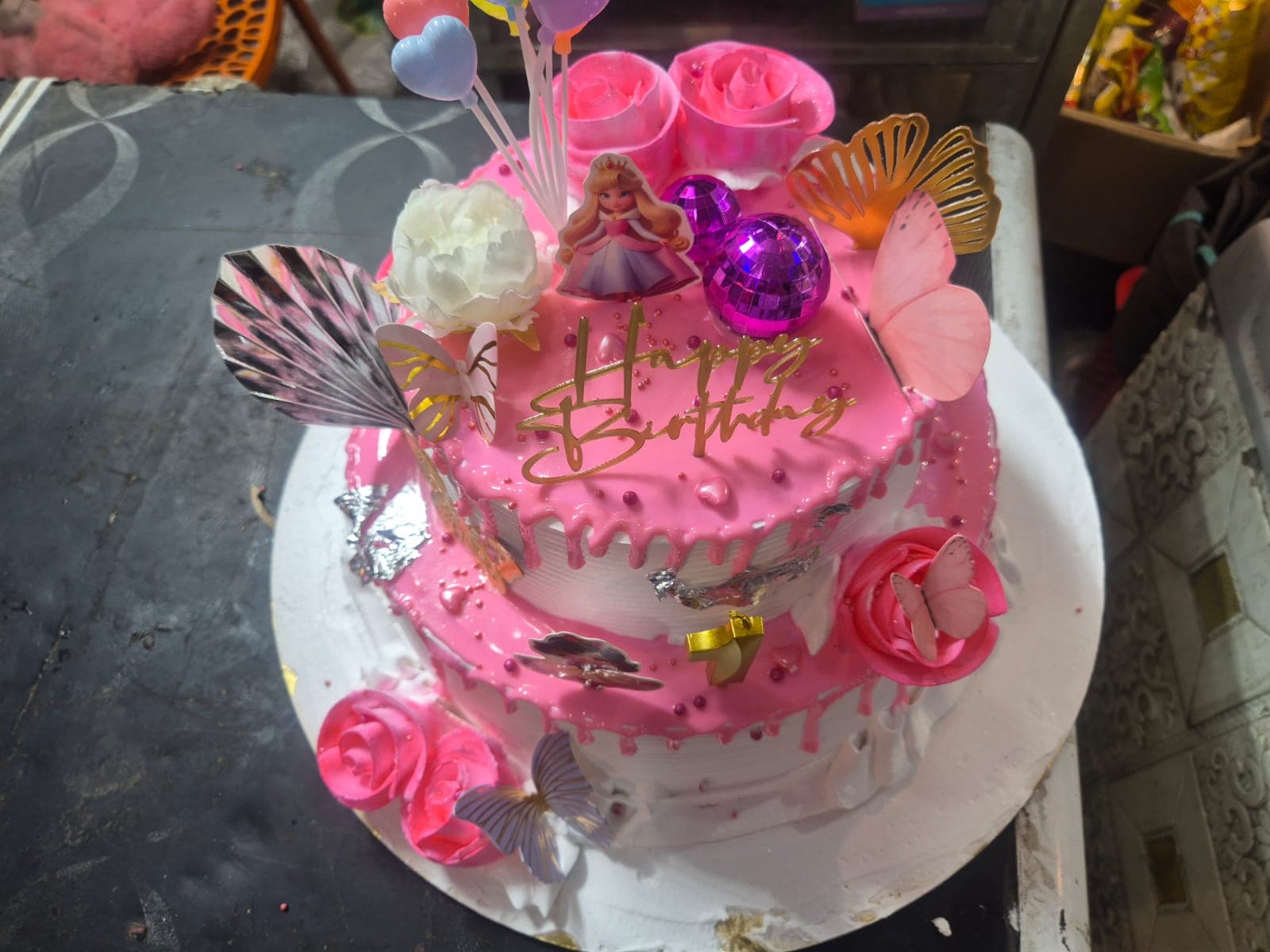 Kabeer Signature Golden Rose Cascade Cake (V2)